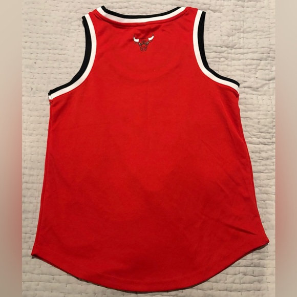 Chicago Bulls Jersey Women’s Size Medium Red Sleeveless NBA - Picture 6 of 9